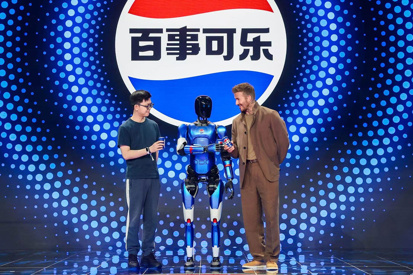 九洲酷游机器人携手百事中国共创“百事蓝宝” 共燃渴望新章